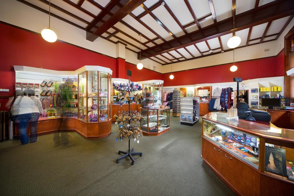 Отель Jenolan Caves House Экстерьер фото