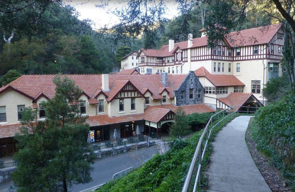 Отель Jenolan Caves House Экстерьер фото