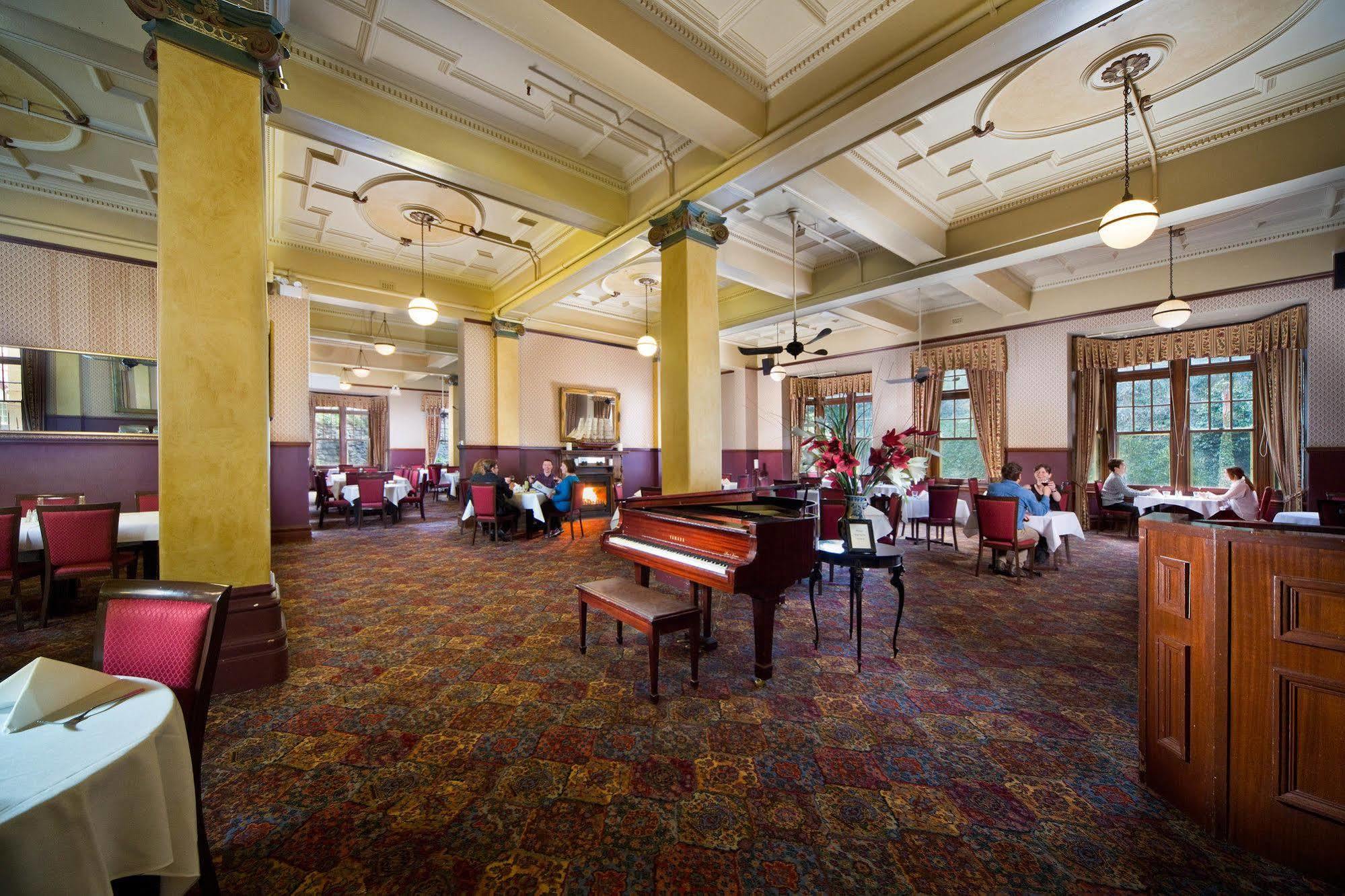 Отель Jenolan Caves House Экстерьер фото