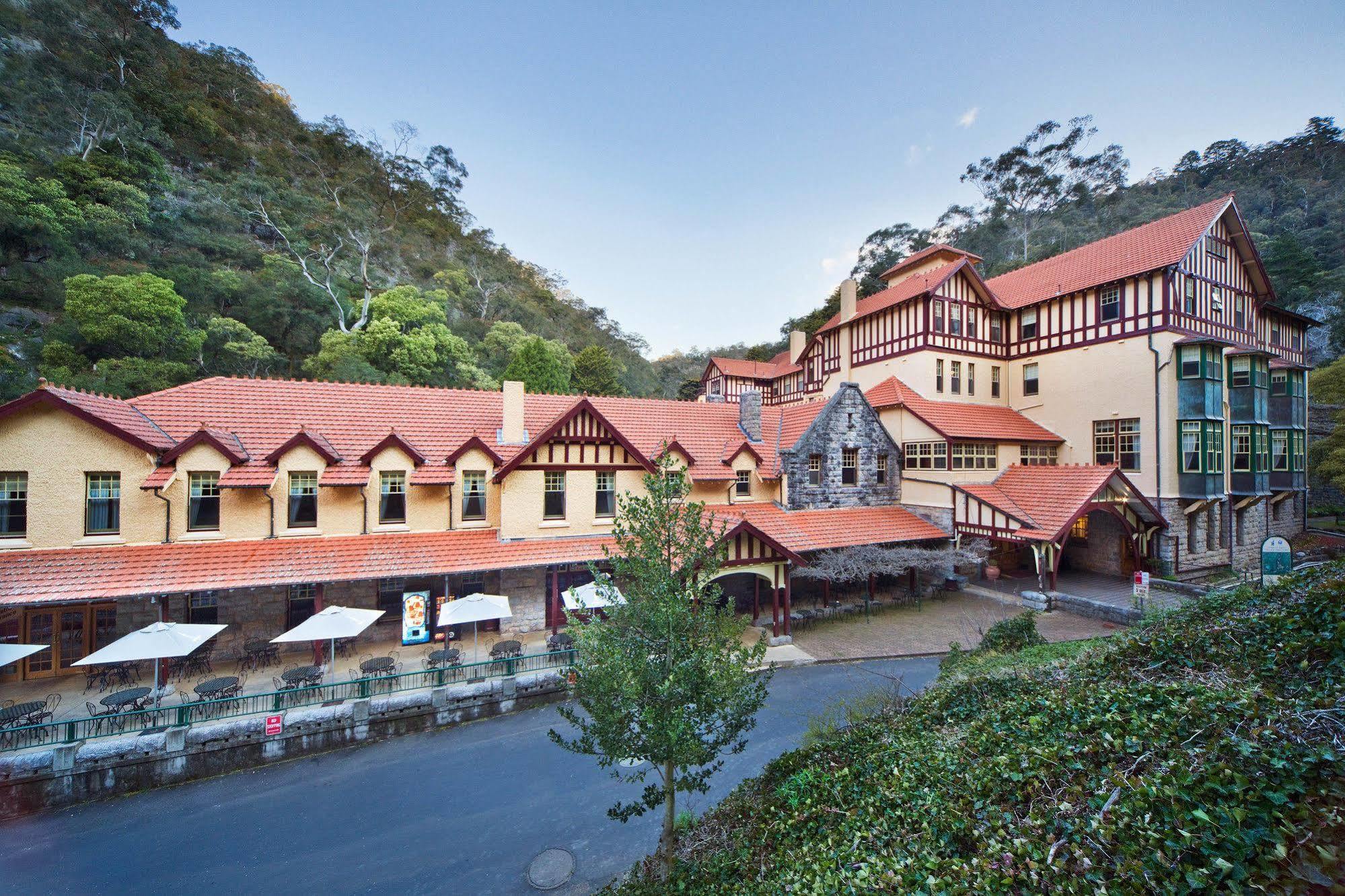 Отель Jenolan Caves House Экстерьер фото
